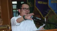 Menteri Ketenagakerjaan, M. Hanif Dhakiri punya 3 jurus dan strategi dalam menghadapi pemberlakuan era MEA 2015.