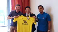 Erick Thohir bekerja sama dengan Anindya Bakrie untuk mengelola Oxford United. (istimewa)