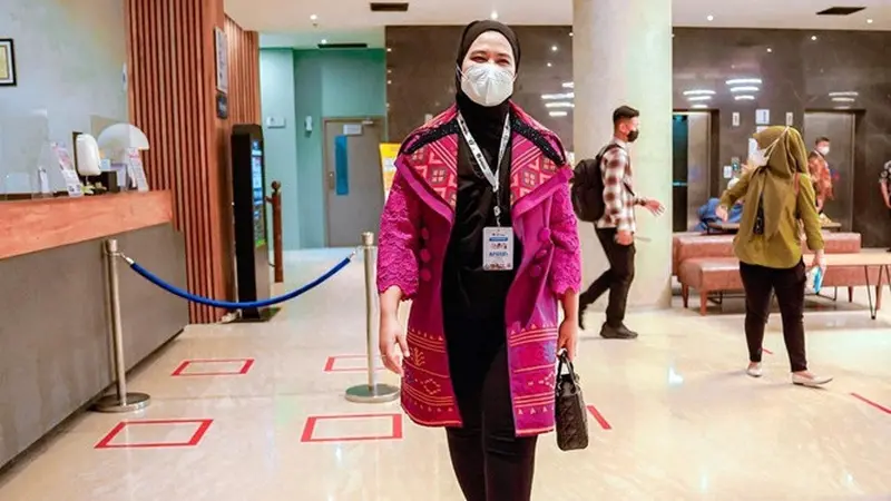 5 Potret Kahiyang Ayu Pakai Hijab, Penampilannya Banjir Pujian