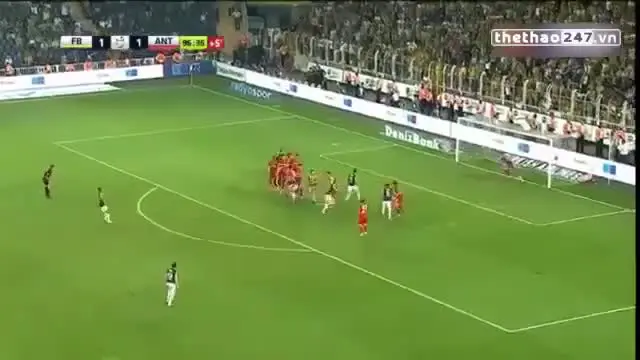 Mantan pemain Manchester United, Luis Nani berhasil membawa kemenangan Fenerbahce  atas Antalyaspor lewat gol tendangan bebasnya di menit 90.