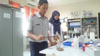 Pelajar Palembang Ciptakan Papan Partikel Tahan Api