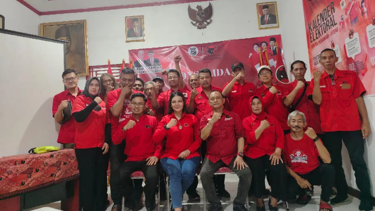 Calon Anggota Legislatif DPR RI dari PDIP, Tengku Zanzabella menghadiri pemantapan gugus tugas yang diselenggarakan oleh DPC PDI Perjuangan Kota Pekalongan yang dipimpin Agung Satria Hermawan (Istimewa)