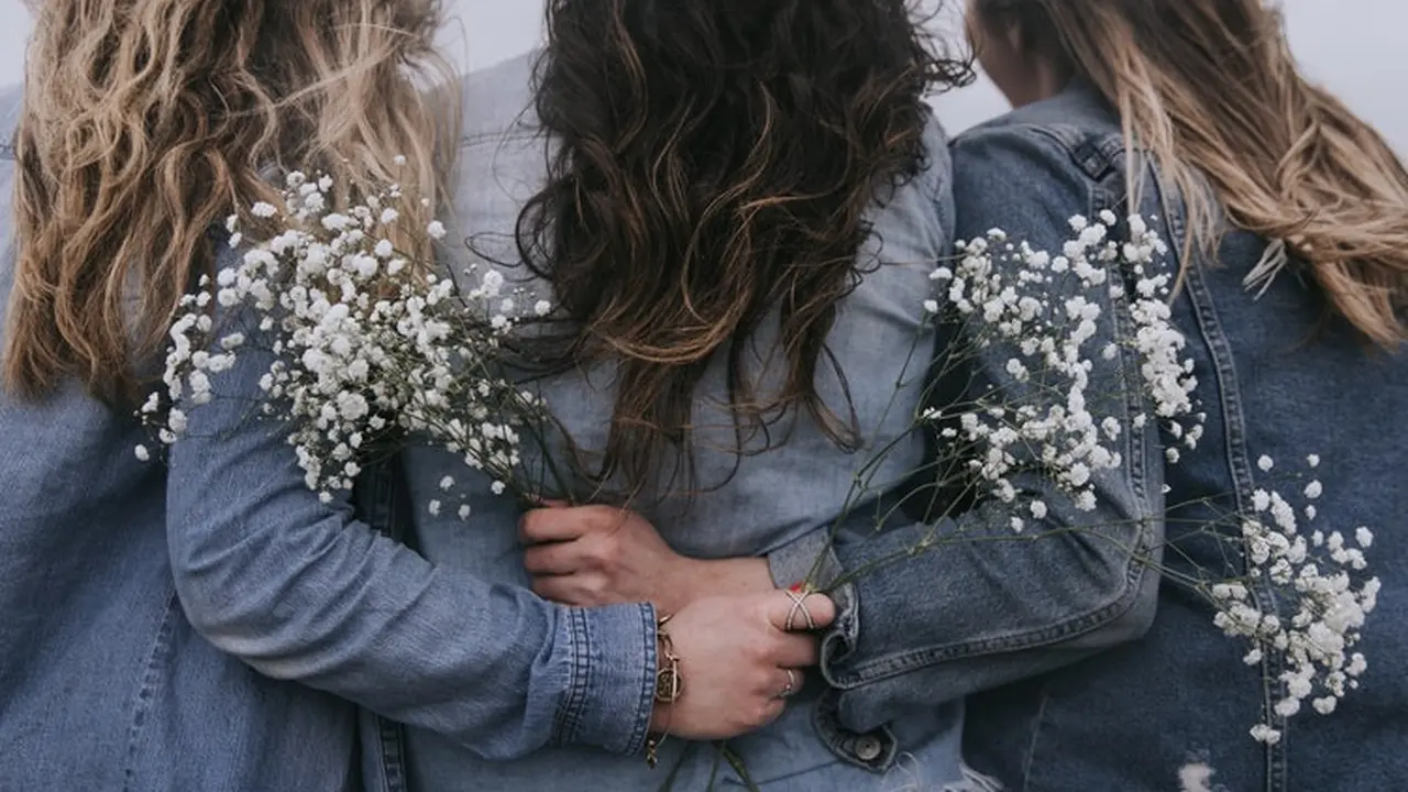 [Bintang] 5 Zodiak Ini Lebih Over Protective ke Teman daripada Pacar