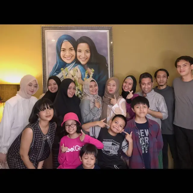 6 Potret Kebersamaan Karlie Fu Suami Ikke Nurjanah dan Anak Sambung