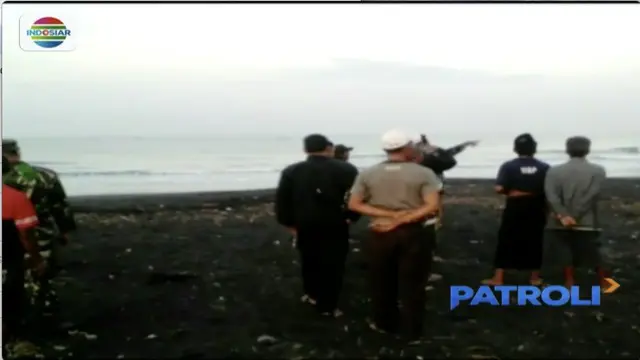 Lakukan ritual di Pantai Paseban, Jawa Timur, dua warga Probolinggo tewas terseret ombak dan seorang lainnya hilang.