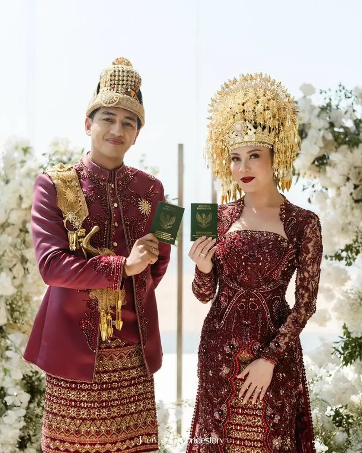 8 Potret Akad Nikah Harris Vriza dan Haviza di Bali, Beri Mahar Emas Batangan