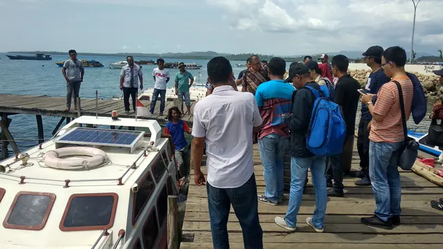 Transportasi laut jadi moda transportasi alternatif di Morotai saat penerbangan terganggu erupsi.
