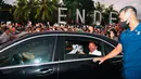 Presiden Joko Widodo dan Ibu Iriana Joko Widodo berada di dalam mobil saat disambut warga di Simpang Lima, Kabupaten Ende, Provinsi NTT, Selasa (31/5/2022). Warga sangat antusias menyambut kehadiran Presiden dan Ibu Iriana. (Foto: Laily Rachev - Biro Pers Sekretariat Presiden)