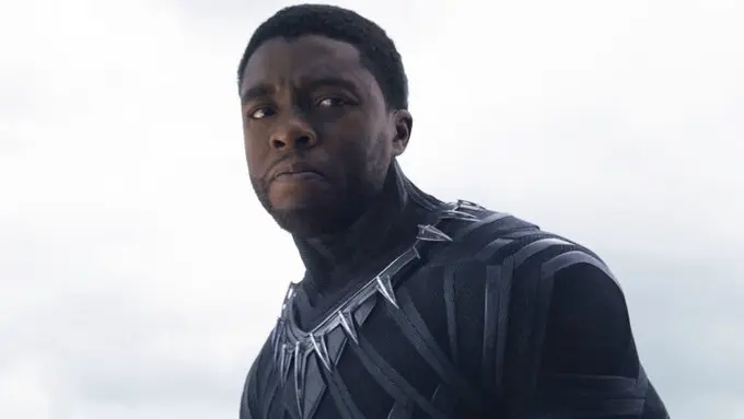 Chadwick Boseman sebagai Black Panther di Captain America Civil War