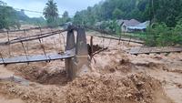 Banjir Kembali Rendam Permukiman Warga Batu Busuk Padang, Tanggul Baru Dibuat Jebol Lagi