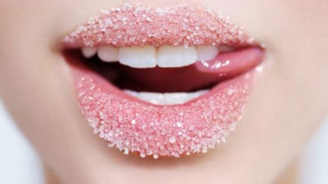 5 Bahan Alami Super Ampuh Untuk Melembabkan Bibir