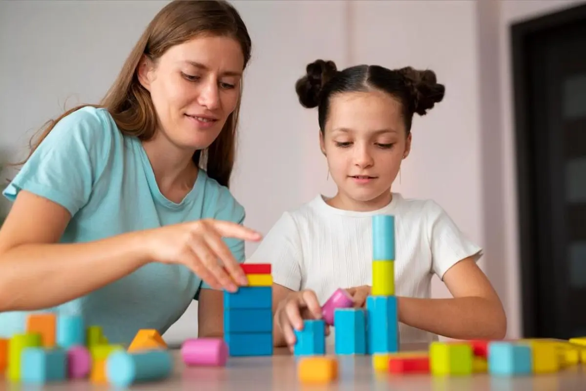 Asah Kemampuan Problem Solving pada Anak Sejak Dini! Ini Tips yang Dapat Diterapkan untuk Membantunya (Foto: Freepik/freepik)