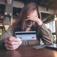 Utang kartu kredit./Copyright shutterstock.com/g/farknotarchitect