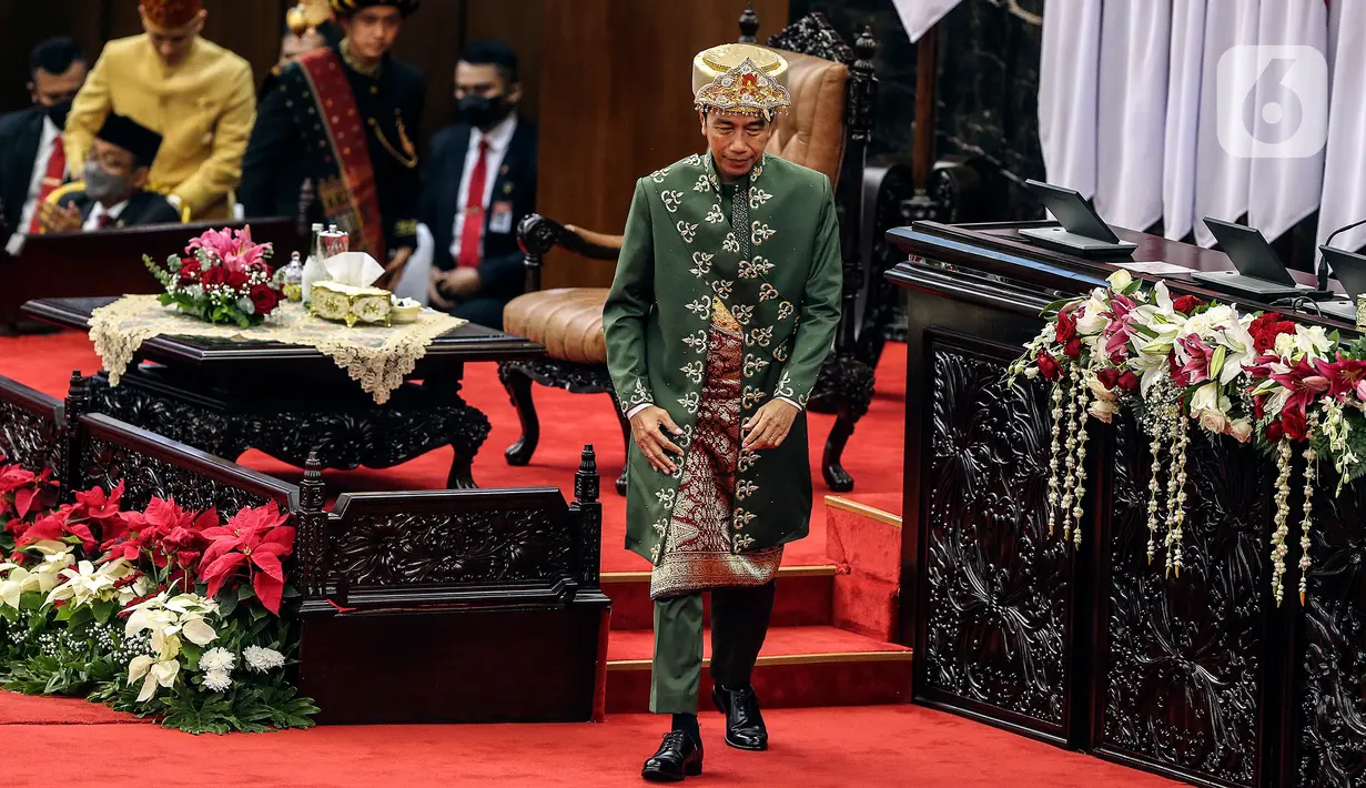 Presiden Joko Widodo bersiap untuk menyampaikan pidato kenegaraan pada Sidang Tahunan MPR dan Sidang Bersama DPR - DPD Tahun 2022 di Gedung Nusantara, Kompleks Parlemen, Senayan, Jakarta, Selasa (16/8/2022). Jokowi menyampaikan pidato kenegaraan dalam sidang tahunan MPR RI dan sidang bersama DPR RI dan DPD RI Tahun 2022. (Liputan6.com/Johan Tallo)