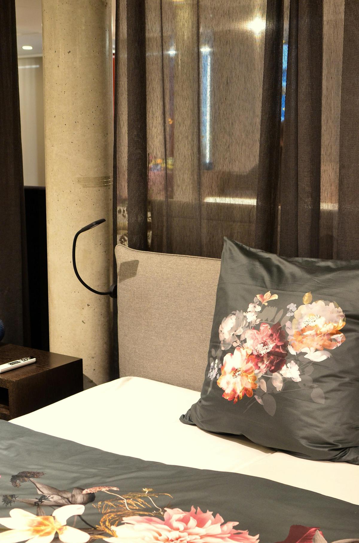 Ornamen yang Bikin Ruangan terlihat Alami