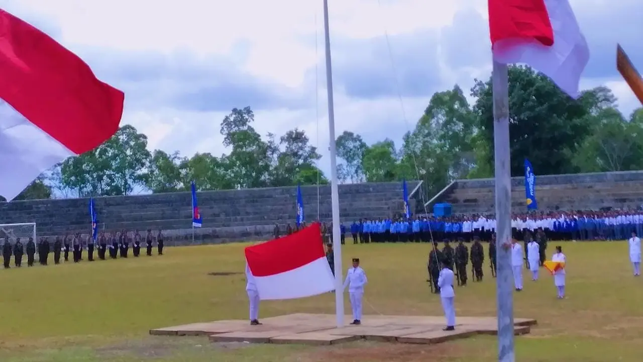 Upacara Peringatan Hari Kemerdekaan ke-78 Indonesia di Kabupaten Manggarai Di Stadion Golo Dukal Ruteng. (Liputan6com/Mentari)