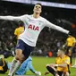 Gelandang serang Tottenham Hotspur, Erik Lamela, merayakan gol yang dicetak ke gawang Newport County di Stadion Wembley, London, Rabu (7/2/2018) atau Kamis (8/2/2018) dini hari WIB. (AP Photo/Frank Augstein)