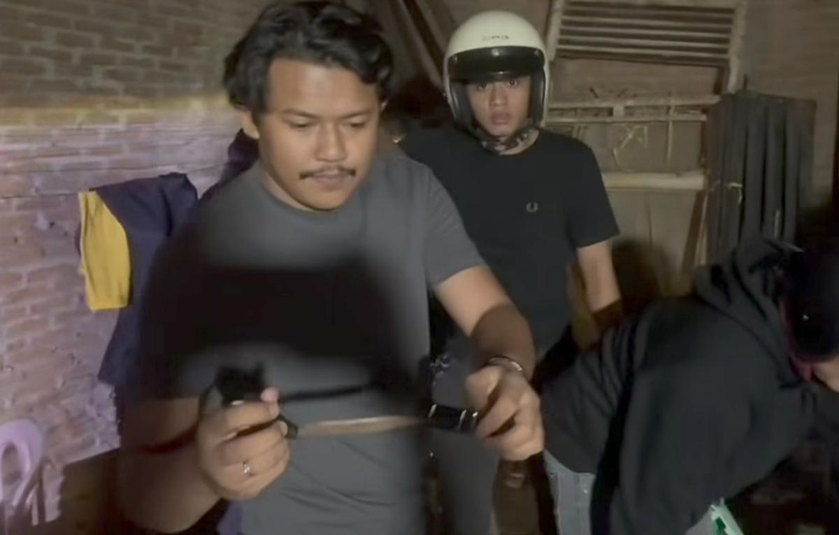 Tim Jatanras Polrestabes Makassar meringkus geng motor saat sedang melakukan Live TikTok. (tangkapan layar video).
