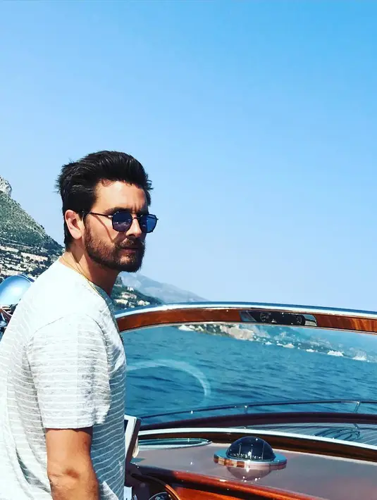 Menurut seorang sumber, Scott dan Younes pun berjabat tangan walau terlihat sangat canggung. (Instagram/letthelordbewithyo)