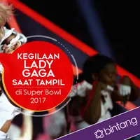 Lady Gaga memberikan suguhan yang mencengangkan saat tampil di Super Bowl 2017. (Desain: Nurman Abdul Hakim/Bintang.com)