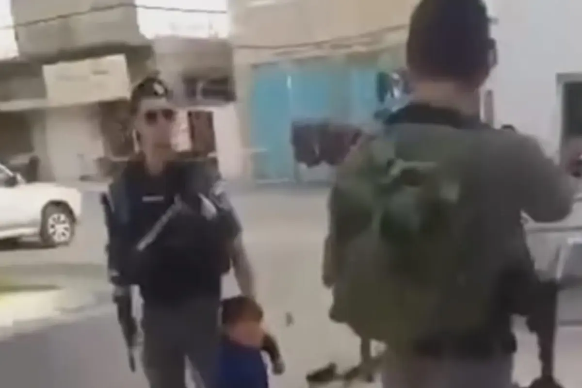 Momen tentara Israel tangkap anak Palestina berusia 2 tahun
