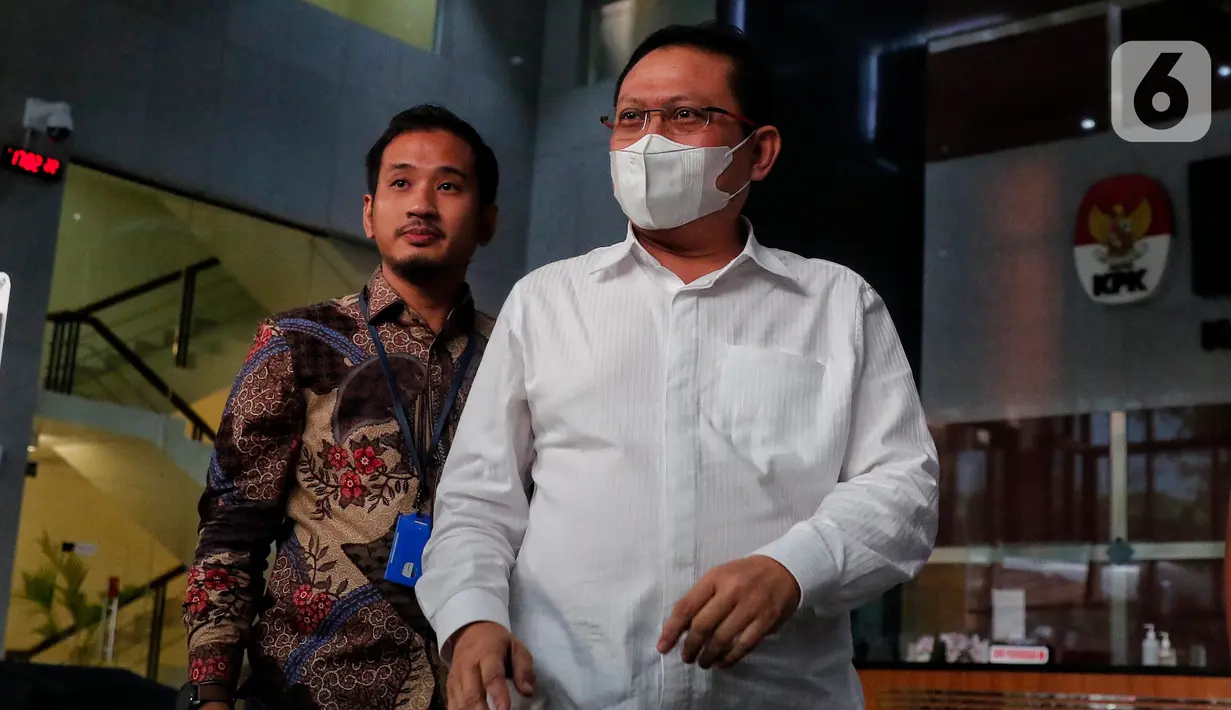 Pejabat tinggi di lingkungan kekuasaan kehakiman itu tak ditahan usai menjalani proses pemeriksaan selama kurang lebih tujuh jam. (Liputan6.com/Angga Yuniar)