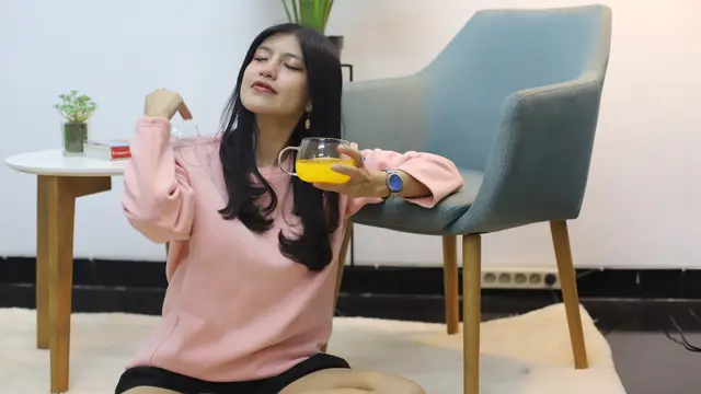 wanita november tegas tangguh