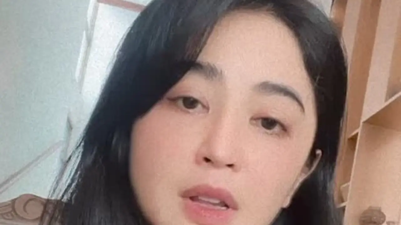 Dewi Perssik (https://www.instagram.com/stories/dewiperssik9/3137332688097494022/)