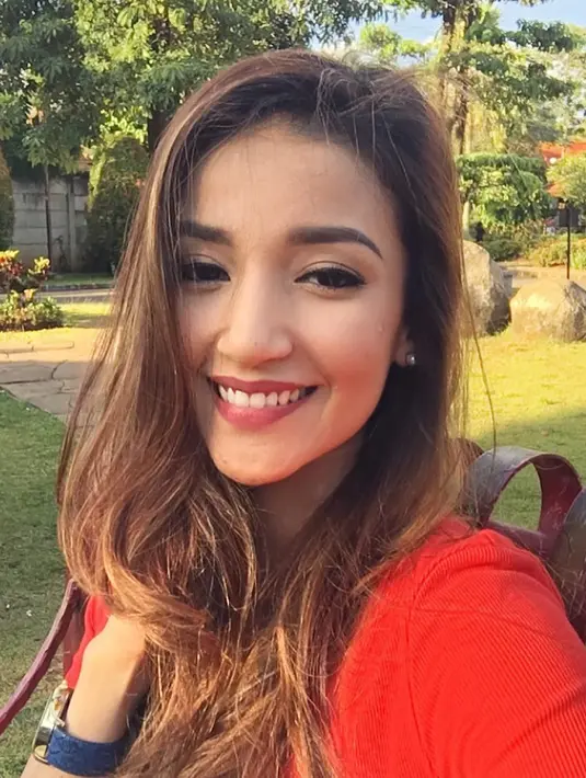 Meski dirundung banyak masalah, pemeran Vina dalam sinetron Anak-anak Manusia itu tetap bersyukur atas karunia dan nikmat yang diterima selama ini. (Instagram/tsaniamarwa54)