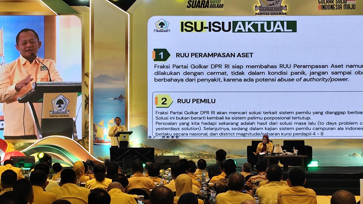 Sekjen Partai Golkar Muh Sarmuji saat Rakornis dan Bimtek DPP Golkar wilayah Indonesia Timur di Hotel Claro Makassar. (merdeka.com/ihwan fajar).