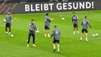 Para pemain Jerman saat sesi latihan jelang laga persahabatan di Koln, Rabu (7/10/2020). Jerman akan berhadapan dengan Turki. (AP Photo/Martin Meissner)