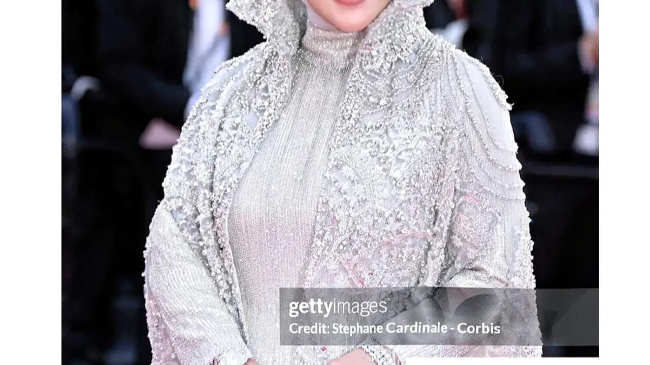 3 Potret Cantik Syahrini Tampil Cetar di Karpet Merah Festival Film Cannes 2025, Pakai Gaun Mewah Serba Silver dan Cincin Berlian
