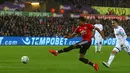 Gelandang Manchester United, Jesse Lingard gagal mencetak gol ke gawang Swansea City pada pertandingan Piala Liga Inggris di Liberty Stadium, Rabu (25/10). MU melaju ke perempat final Piala Liga setelah sukses meraih kemenangan 2-0 . (GEOFF CADDICK/AFP)