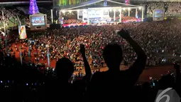 Jemaat Gereja Tiberias memadati Gelora Bung Karno dalam perayaan Natal 2015 di Senayan, Jakarta, Sabtu (13/12/2014). (Liputan6.com/Johan Tallo)