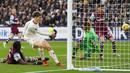 Gelandang Manchester United, Alejandro Garnacho (tengah) gagal memanfaatkan peluang di depan gawang West Ham United pada laga pekan ke-18 Liga Inggris 2023/2024 di London Stadium, London, Sabtu (23/12/2023). (AP Photo/Kirsty Wigglesworth)