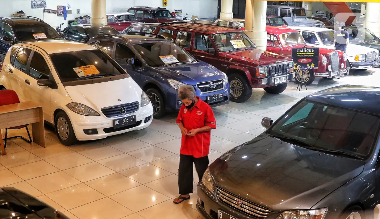 Meskipun kondisi ekonomi tahun 2023 diprediksi tidak menentu dengan adanya isu resesi global yang akan terjadi, peluang pertumbuhan permintaan pada mobil bekas terus meningkat. (Liputan6.com/Angga Yuniar)