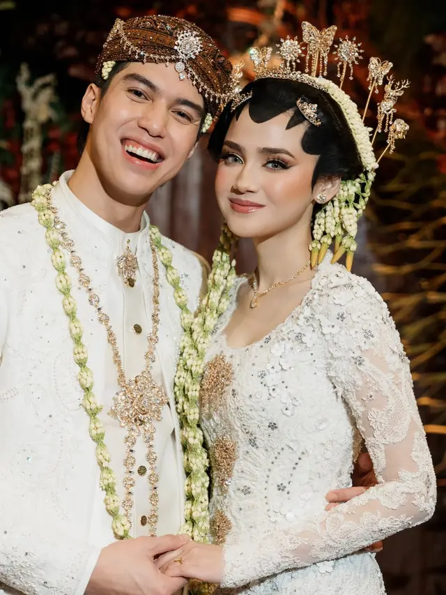 Resmi Jadi Suami Istri, Gaya Akad Nikah El Rumi dan Syifa Hadju Dibalut Busana Pengantin Adat Jawa yang Penuh Makna