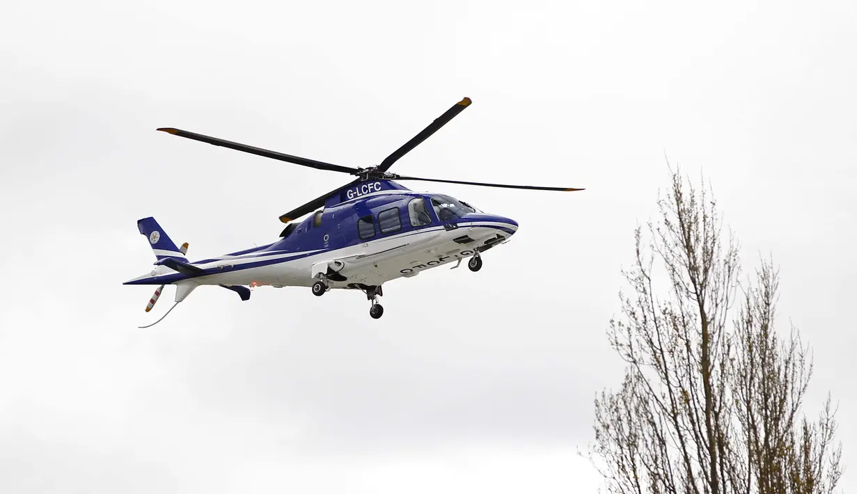 Pemilik Leicester City, Vichai Raksriaksorn, tiba dengan helikopter di markas latihan tim, (3/5/2016) (Action Images via Reuters/Craig Brough)