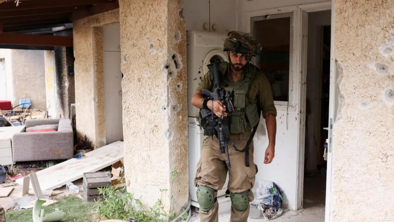 Apalagi kekejaman Israel terhadap rakyat Palestina sendiri sudah termasuk dalam kategori kejahatan perang. Hal tersebut pun berdasarkan laporan Amnesti Internasional. <br>