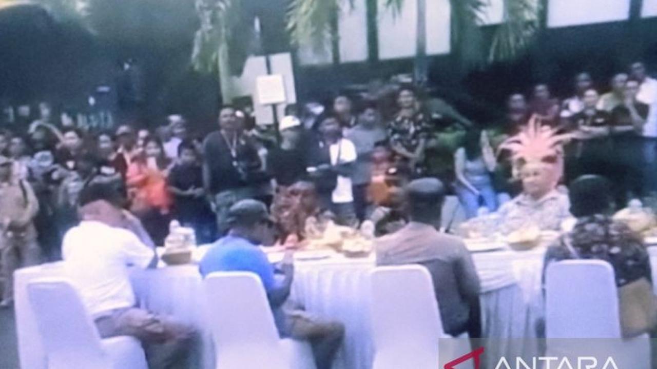Tahukah Anda Tradisi Unik Biak? Meriahnya Pesta Adat Makan Bersama di Festival Budaya Biak 2025