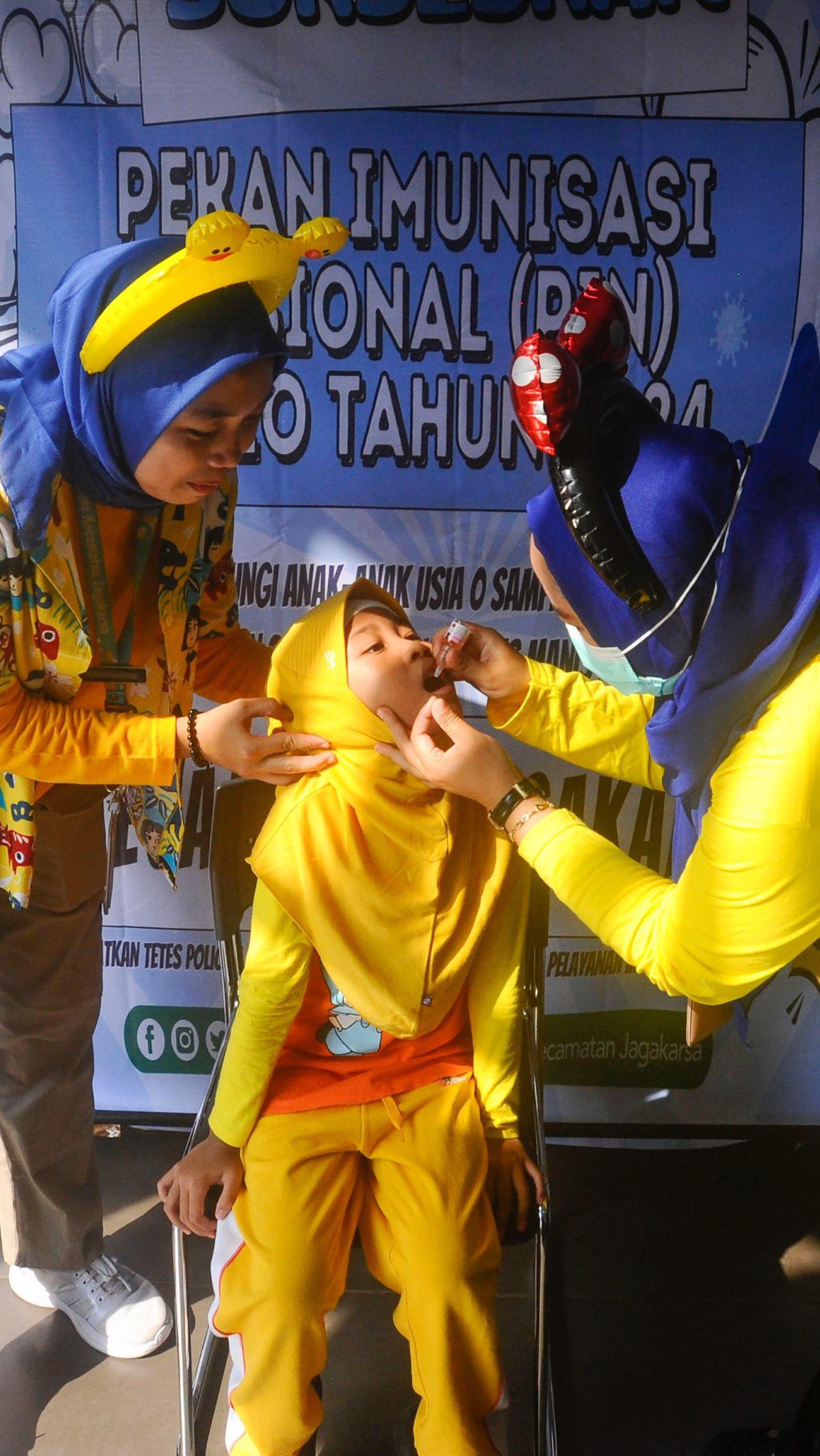 Kegiatan ini dilakukan secara massal dan serentak&nbsp;sebagai bentuk penanggulangan kejadian luar biasa atau KLB Polio.&nbsp;Foto: Merdeka.com/Arie Basuki