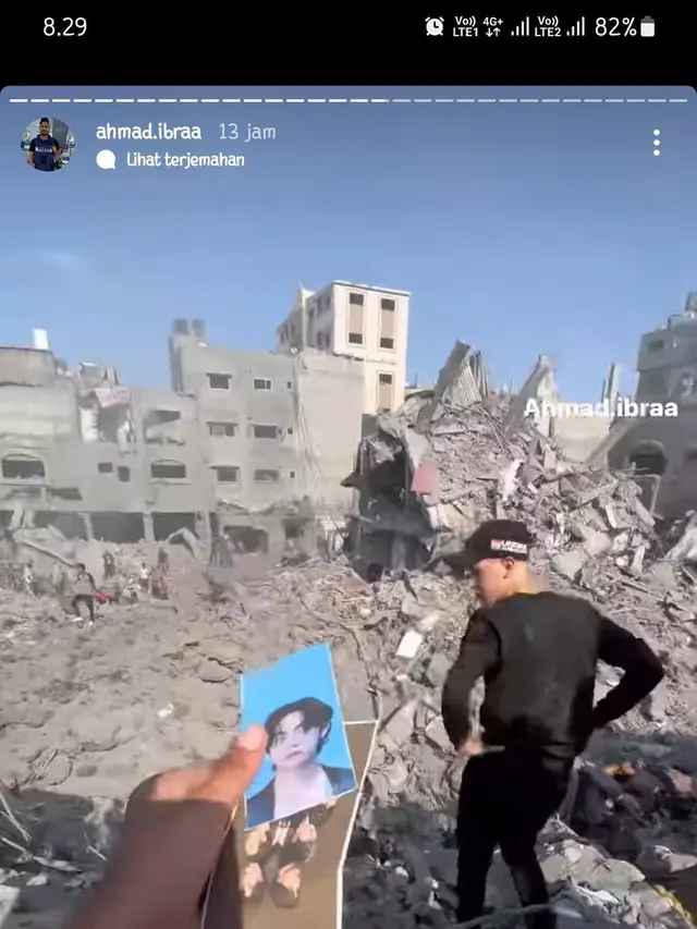 Video dari @ahmad.ibraa menampilkan foto V BTS yang ditemukan di reruntuhan bangunan di Palestina. (Twitter)