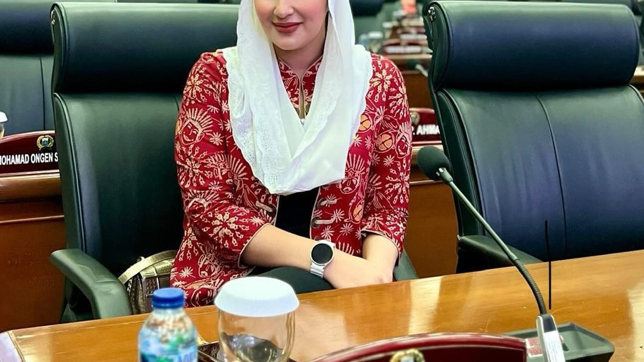 7 Potret Tania Nadira Bersama Ibu dan Adik yang Cantik Semua