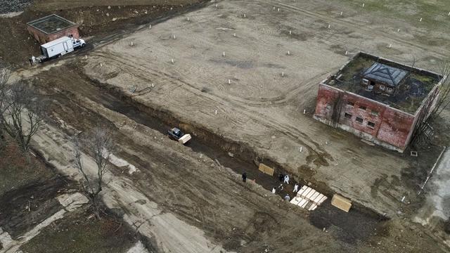 FOTO: Kuburan Massal Korban Corona COVID-19 di New York