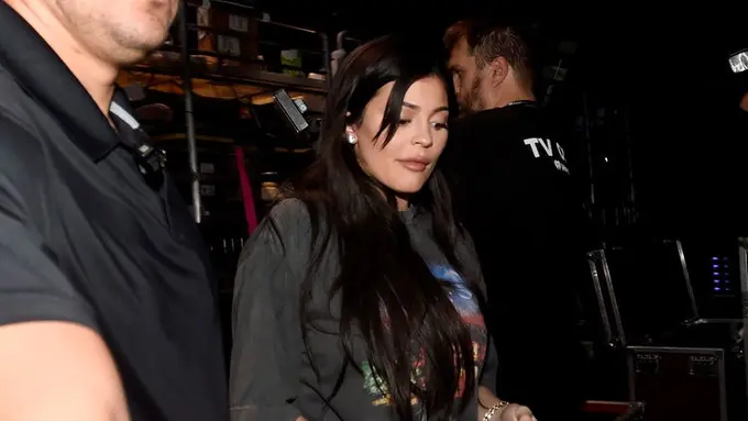 [Bintang] Kylie Jenner - Travis Scott