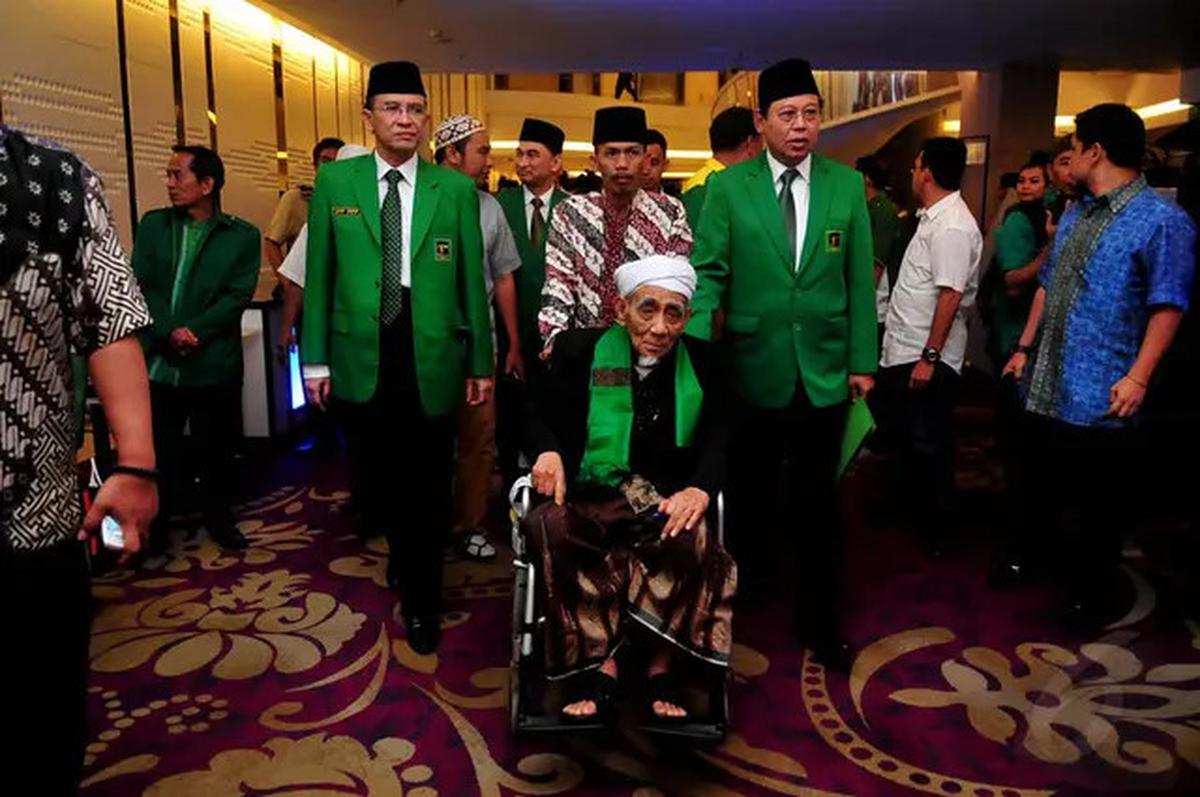 Biografi KH. Maimun Zubair, Sang Kiai Kharismatik dengan Kewalian yang Melegenda