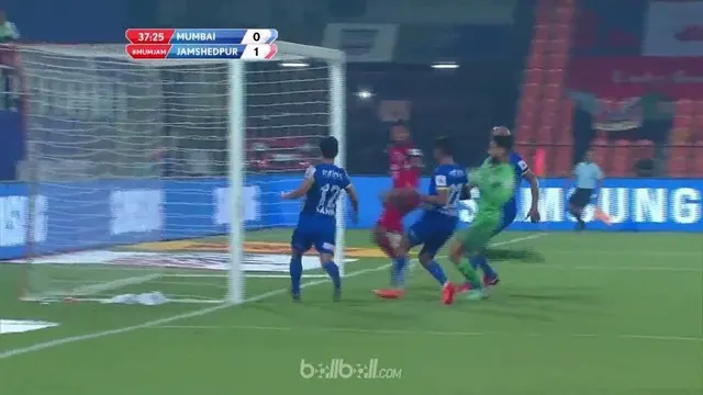 Jamshedspur beruntung saat menang tipis 2-1 atas Mumbai City untuk tetap mengejar pemuncak ISL, Bengaluru dengan selisih dua poin....