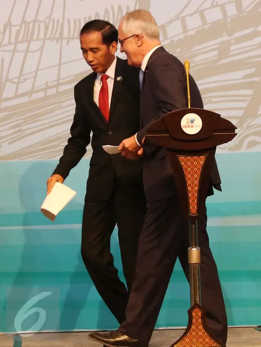 Presiden RI Joko Widodo dan PM Australia Malcom Turnbull usai memberikan keterangan pers terkait hasil KTT IORA 2017 di JCC, Jakarta, Selasa (7/3). (Liputan6.com/Angga Yuniar)