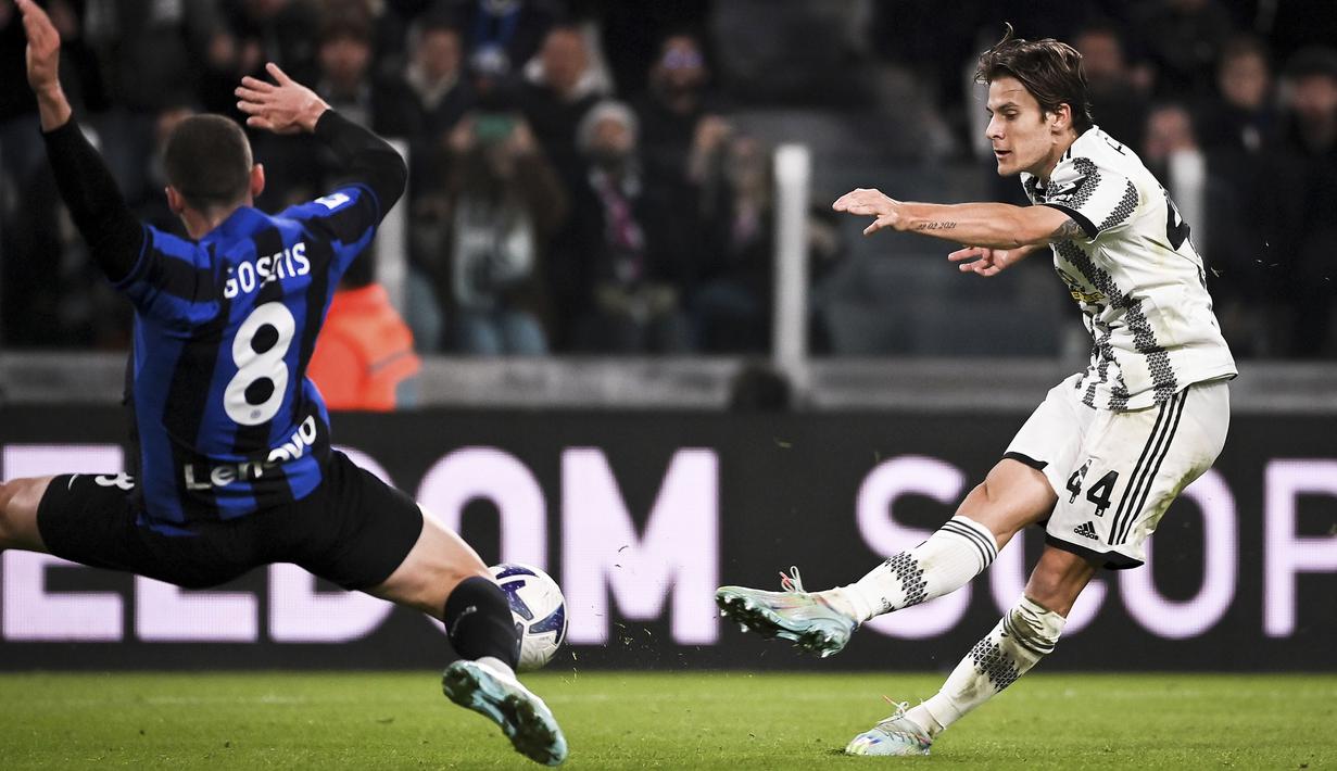 Sementara itu, gol kedua Si Nyonya tua melalui sepakan Nicolo Fagioli pada menit ke-85. Lagi-lagi dari situasi serangan balik dan umpan dari Kostic. (AP/LaPresse/Fabio Ferrari)