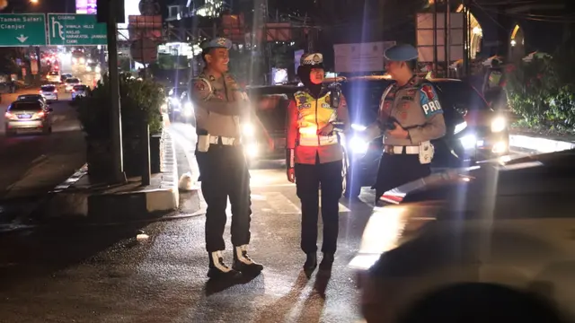 Personel polisi bertugas mengamankan arus mudik dan balik Lebaran Idul Fitri 2023.